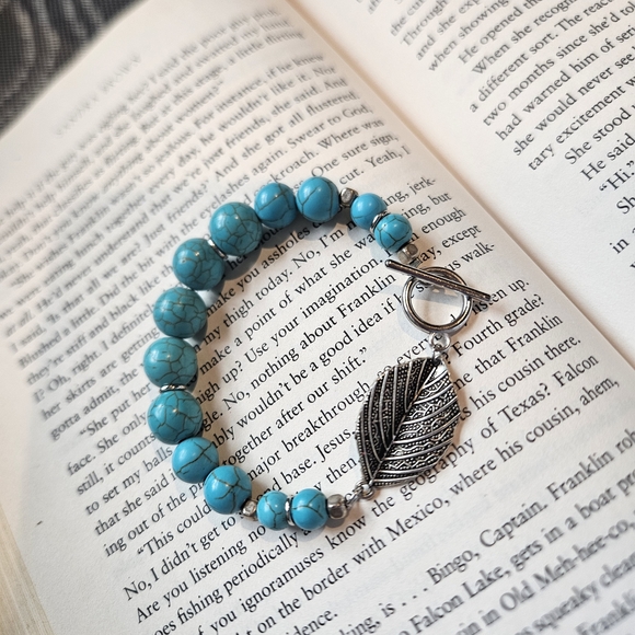Turquoise Beaded Bracelet with Silver Leaf Charm - Picture 5 of 7